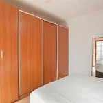 En